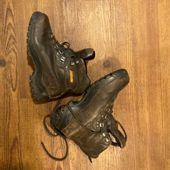 All leather Asolo hiking boots—well loved! - Picture 6 of 10